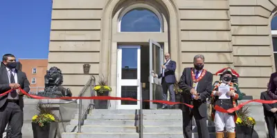 news_2021-sep_NewCityHall_RibbonCutting.jpg